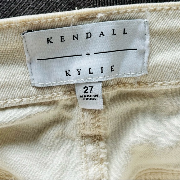 Kendall and Kylie Cream colored jeans
Size: 27 - Picture 5 of 7